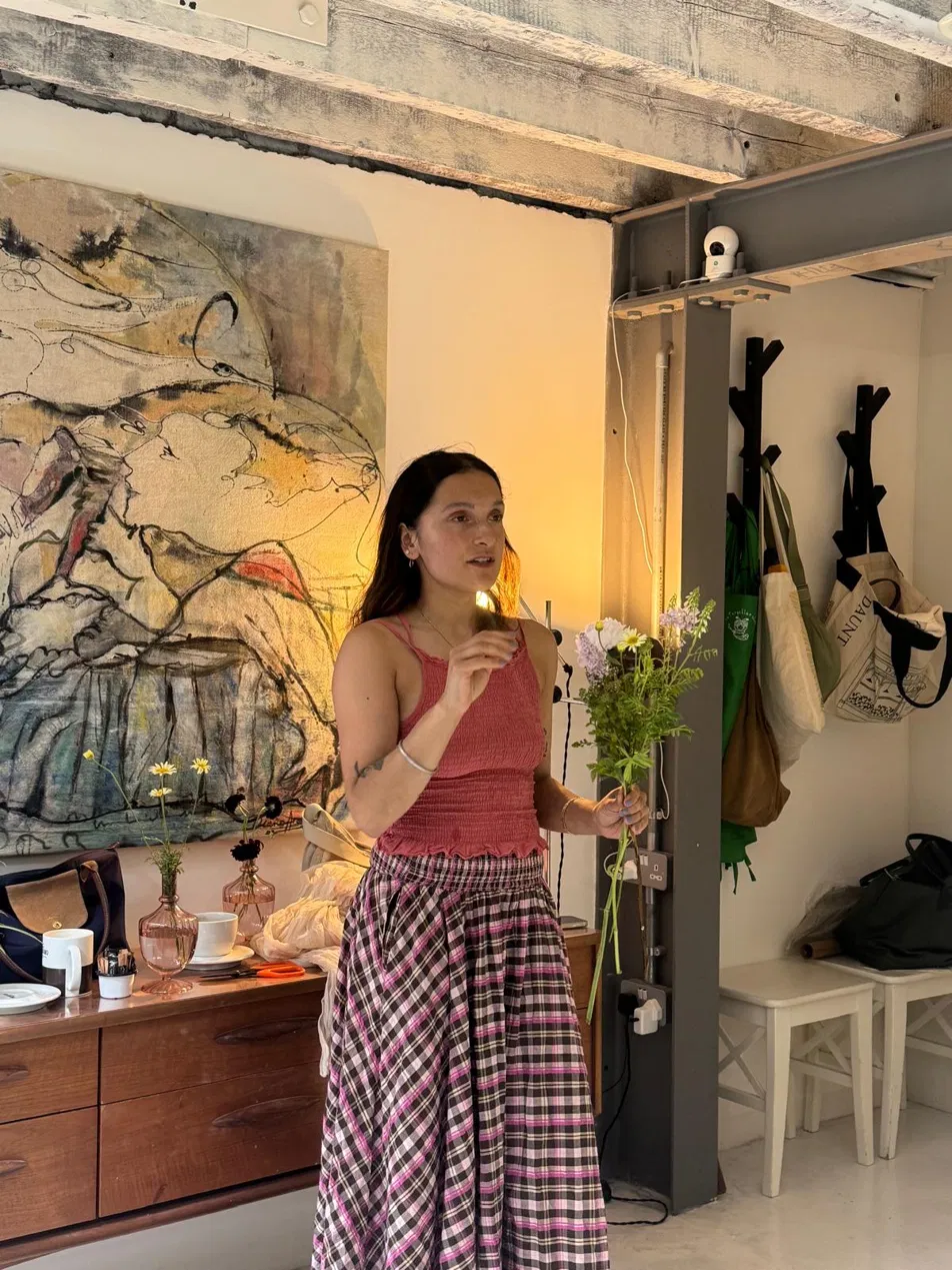 Maya teaching a bouquet workshop
